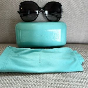 Classic Black Sunglasses with Silver details